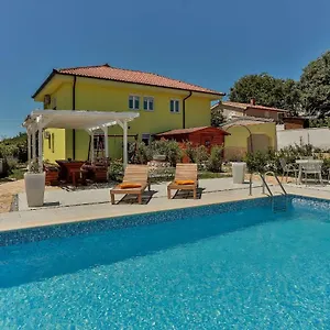 Dora Victoria Dream Apartment